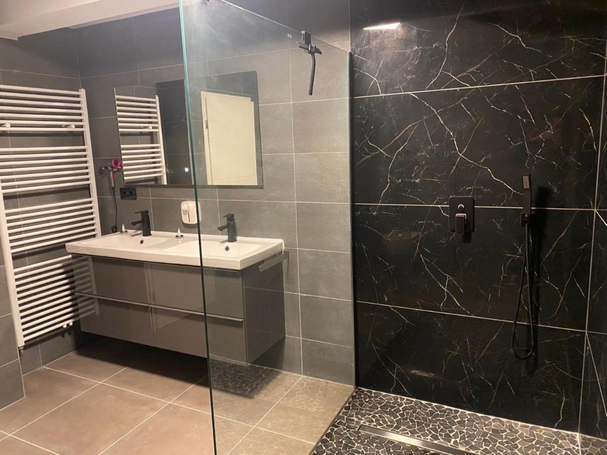 Useldange Cozy 120M² Apartment With 3 Bedrooms And 1 Home Cinema מראה חיצוני תמונה